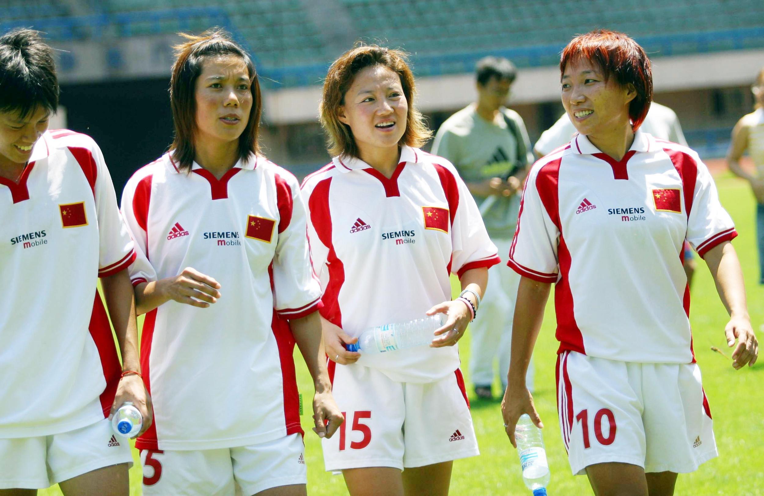 包含中国女足表现出色，队员获得评委肯定的词条