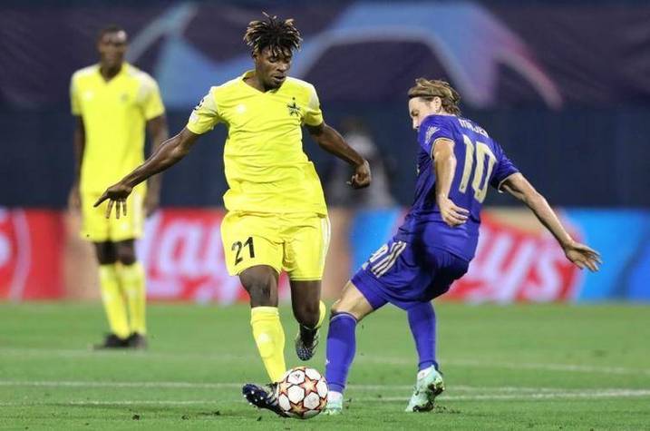 包含摩尔多瓦队在客场比赛中战平对手的词条