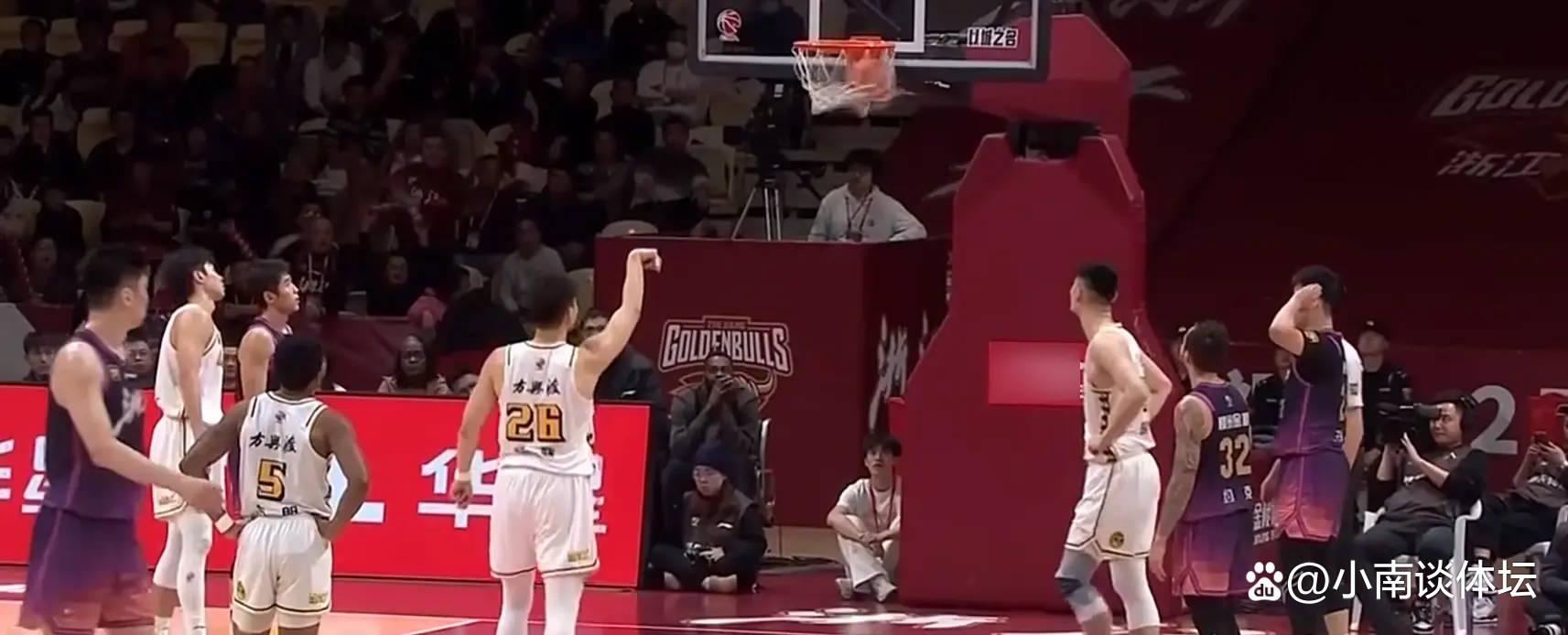 开云体育官方网站-激战之际，球队教练心情复杂，决策艰难的简单介绍