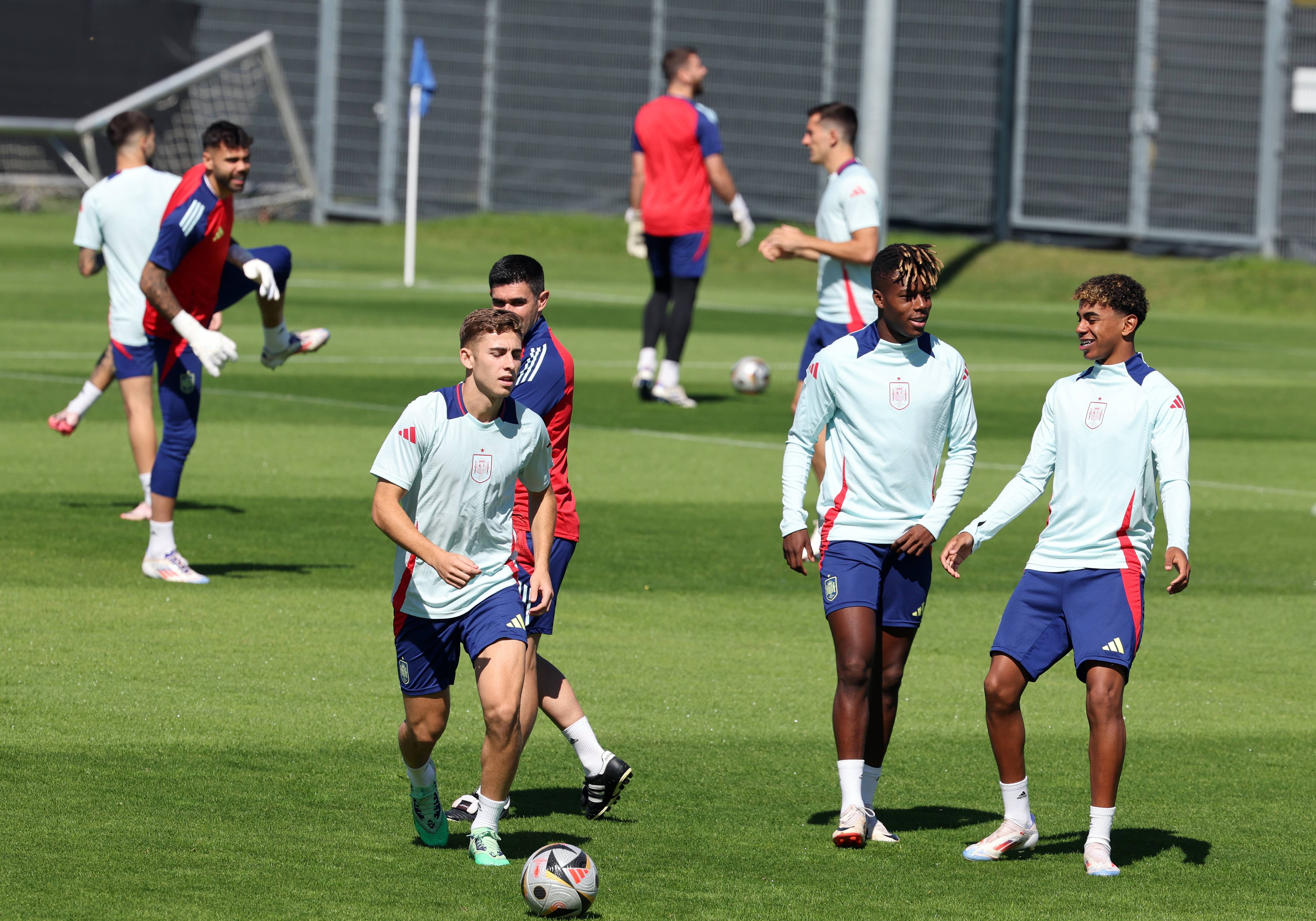 西班牙国家队在国际比赛中遭遇挑战