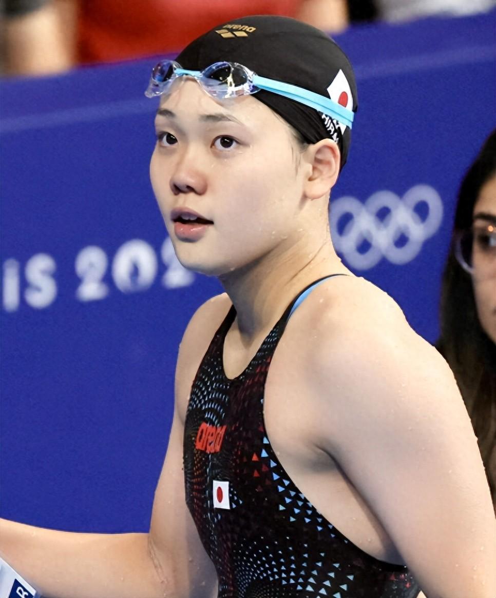 日本选手击败对手，获得游泳比赛冠军