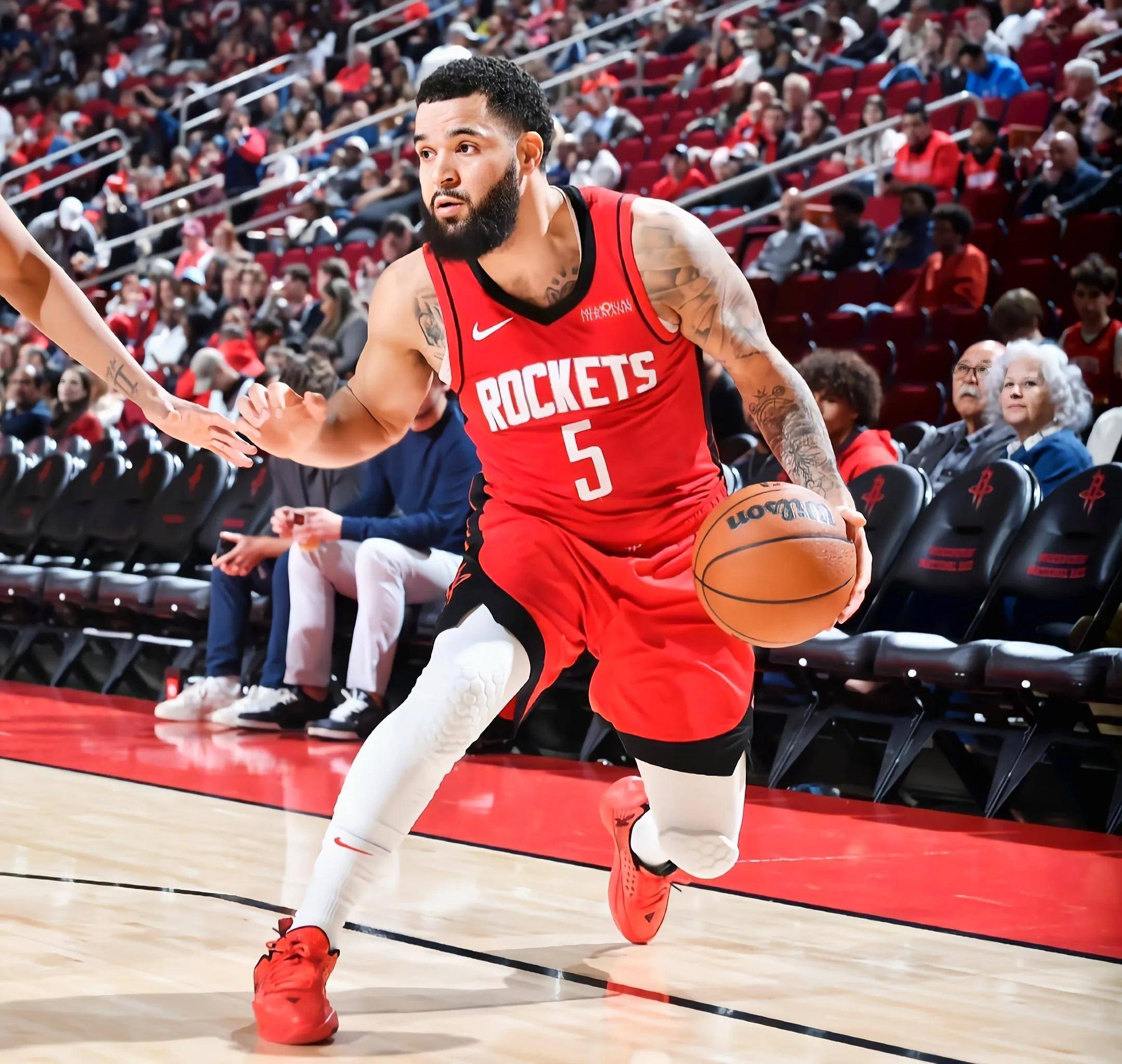 公牛主场个人表现亮眼，尼克斯球员体能跟进不及的简单介绍