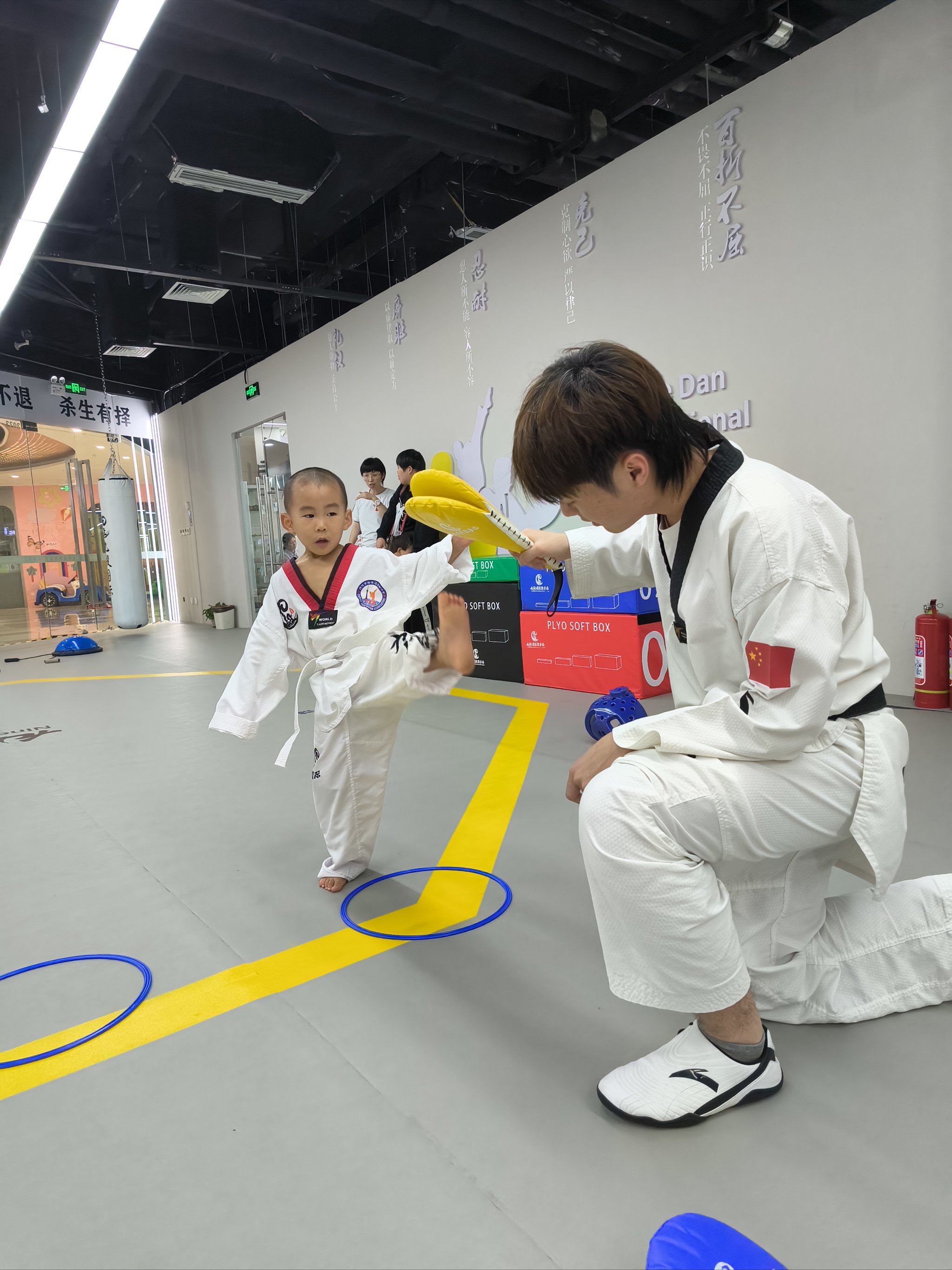 跆拳道金牌悬念难思选手最后一刻奋勇斗拼的简单介绍