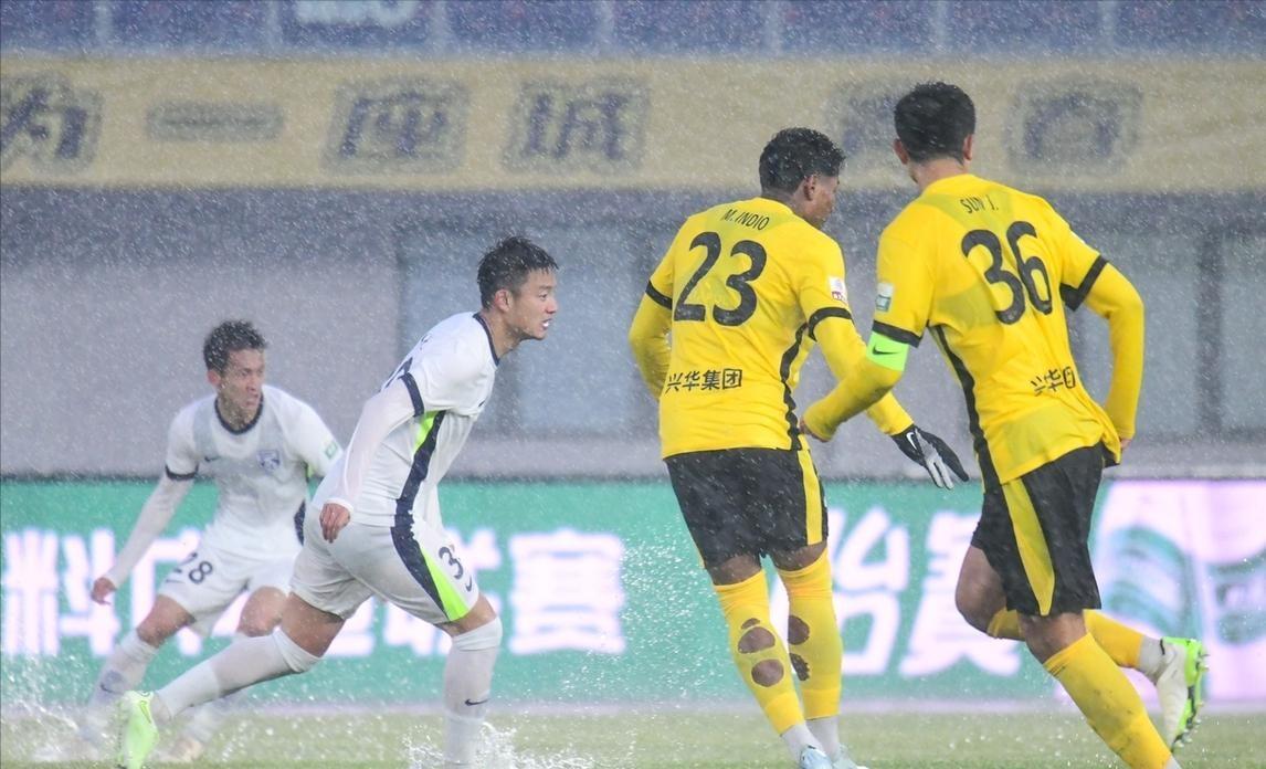 弗赖堡客场告负，遭遇不利局面的简单介绍