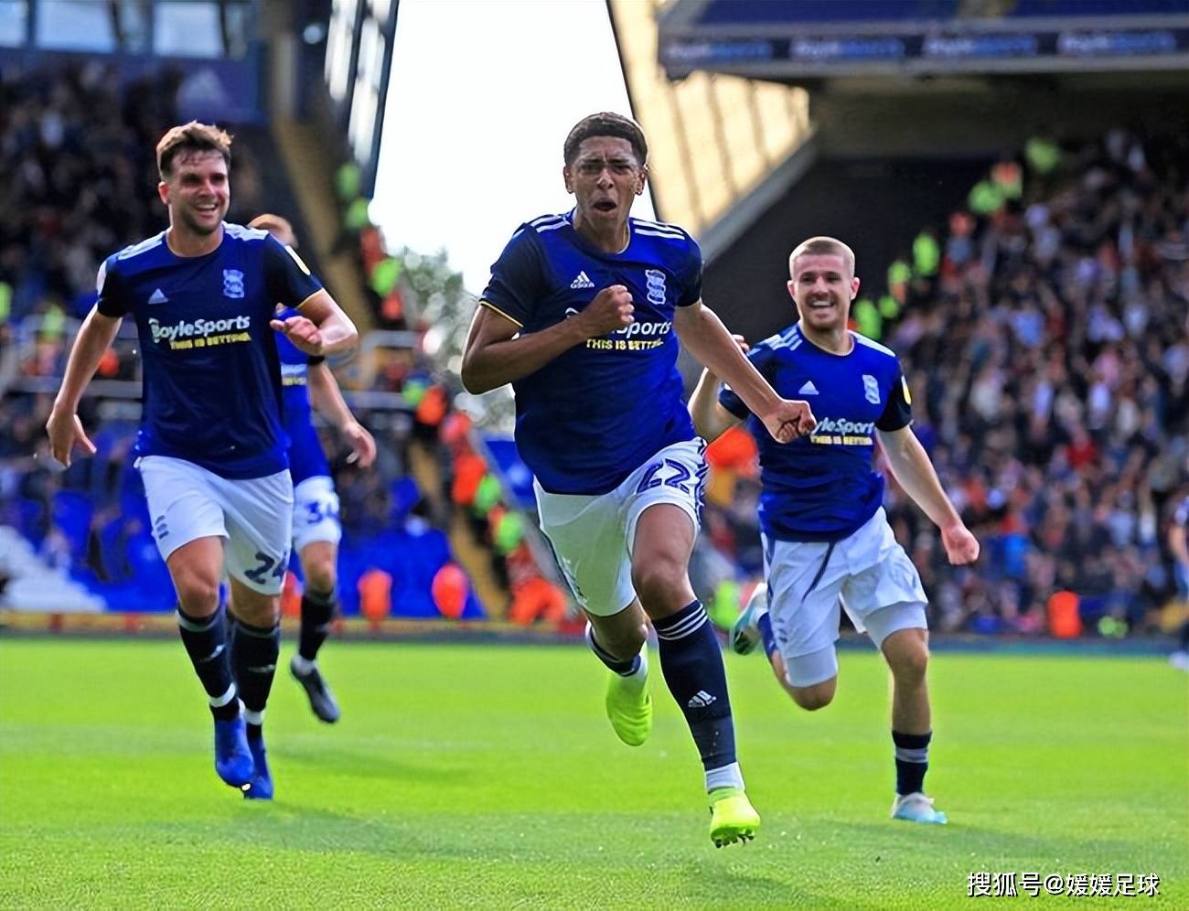 哈德斯菲尔德城迎来新主帅上任