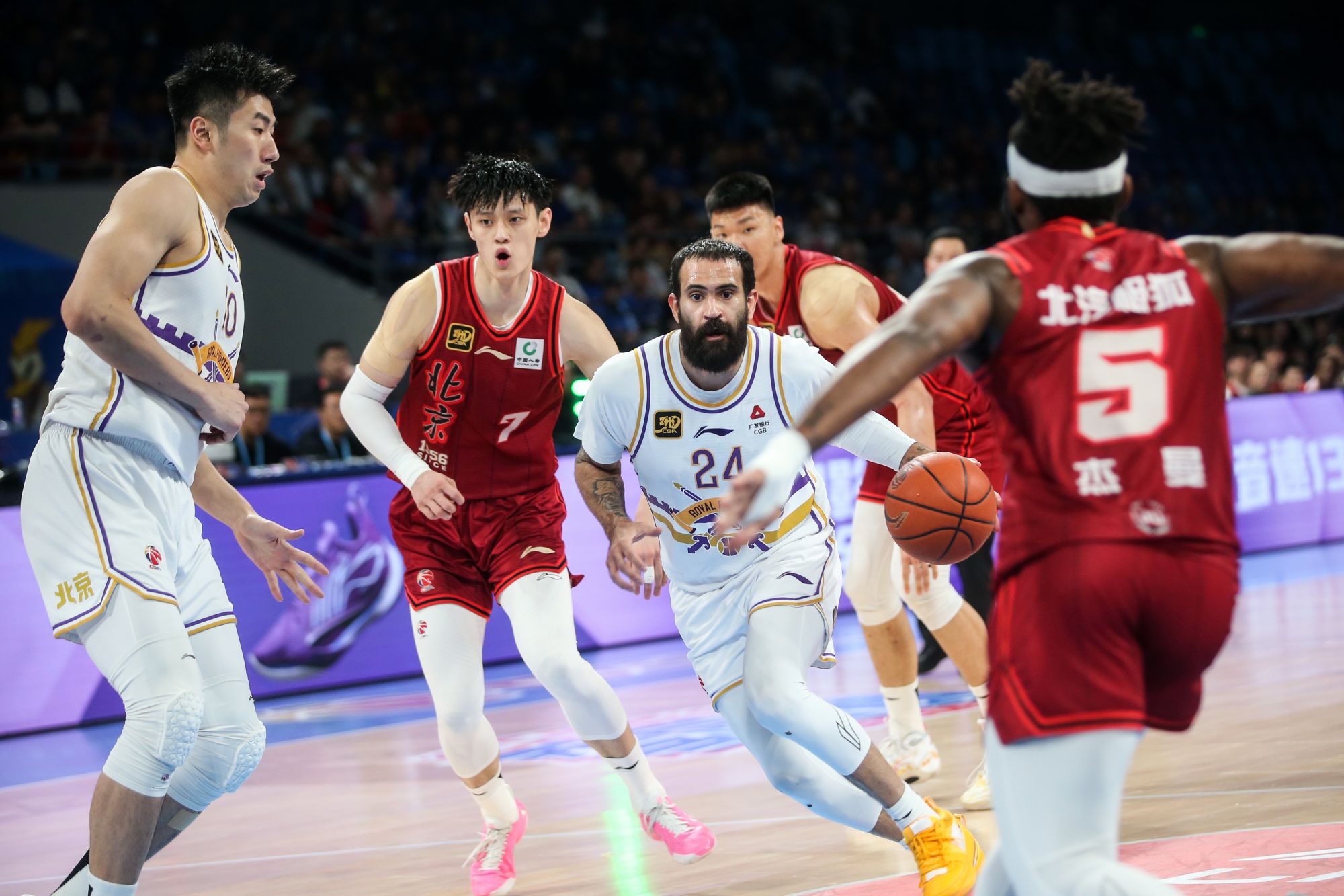 国内著名篮球联赛各队实力对比激烈的简单介绍