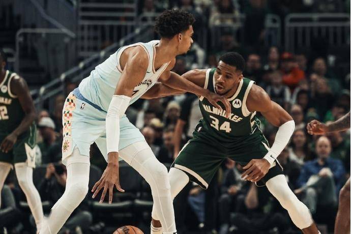 包含雄鹿击败老鹰米德尔顿独砍分助胜的词条