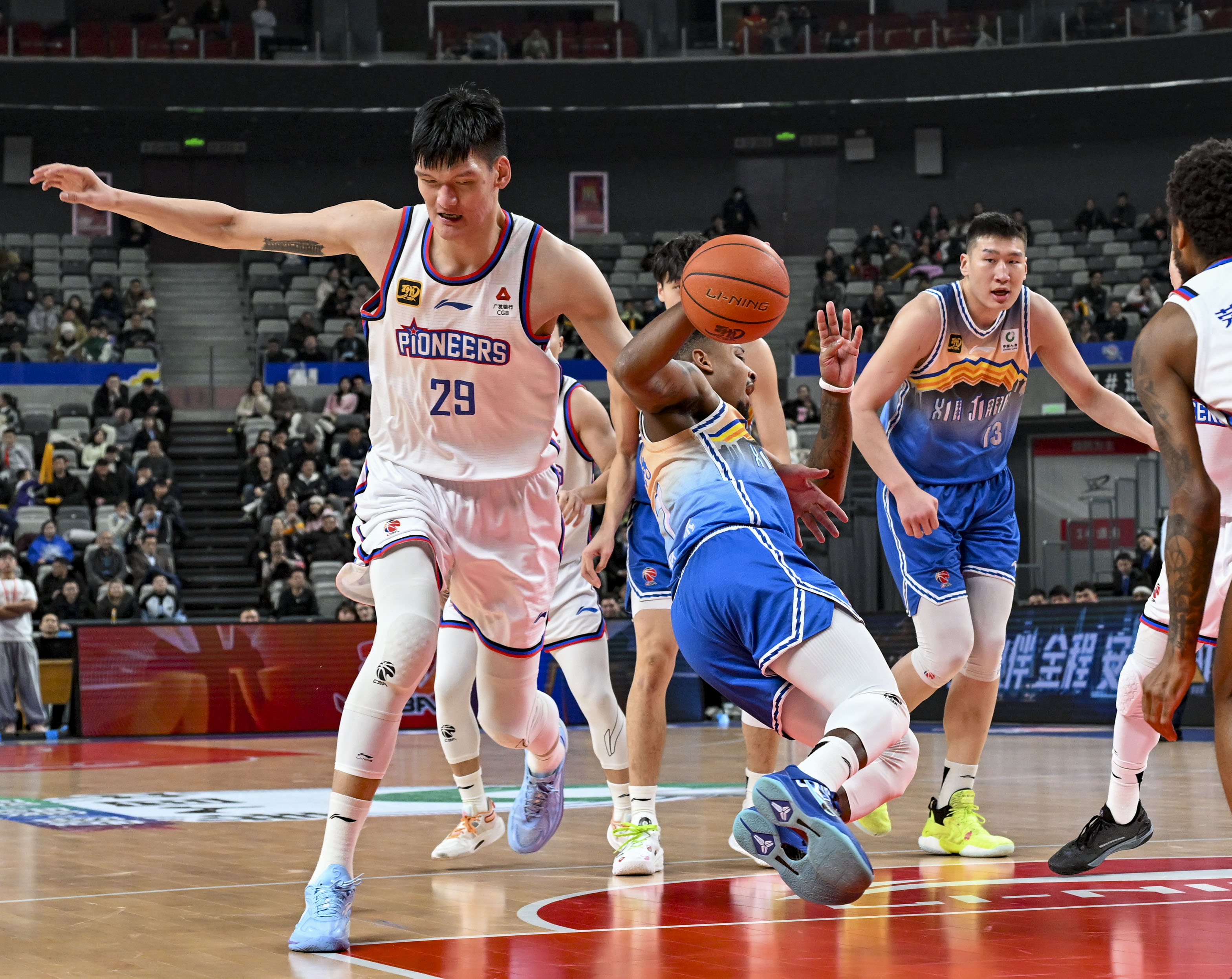 天津男篮奋勇争取胜利,冲刺季后赛 天津男篮奋勇争取胜利,冲刺季后赛