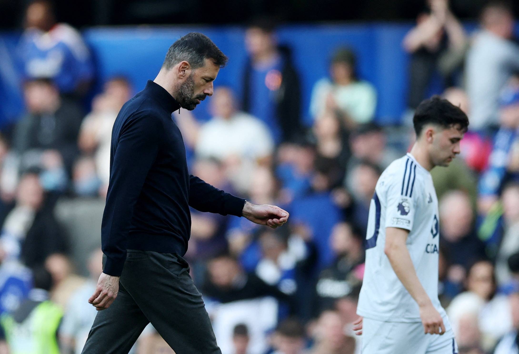 关于莱斯特城卫冕冠军，球队士气高涨追赶榜首的信息