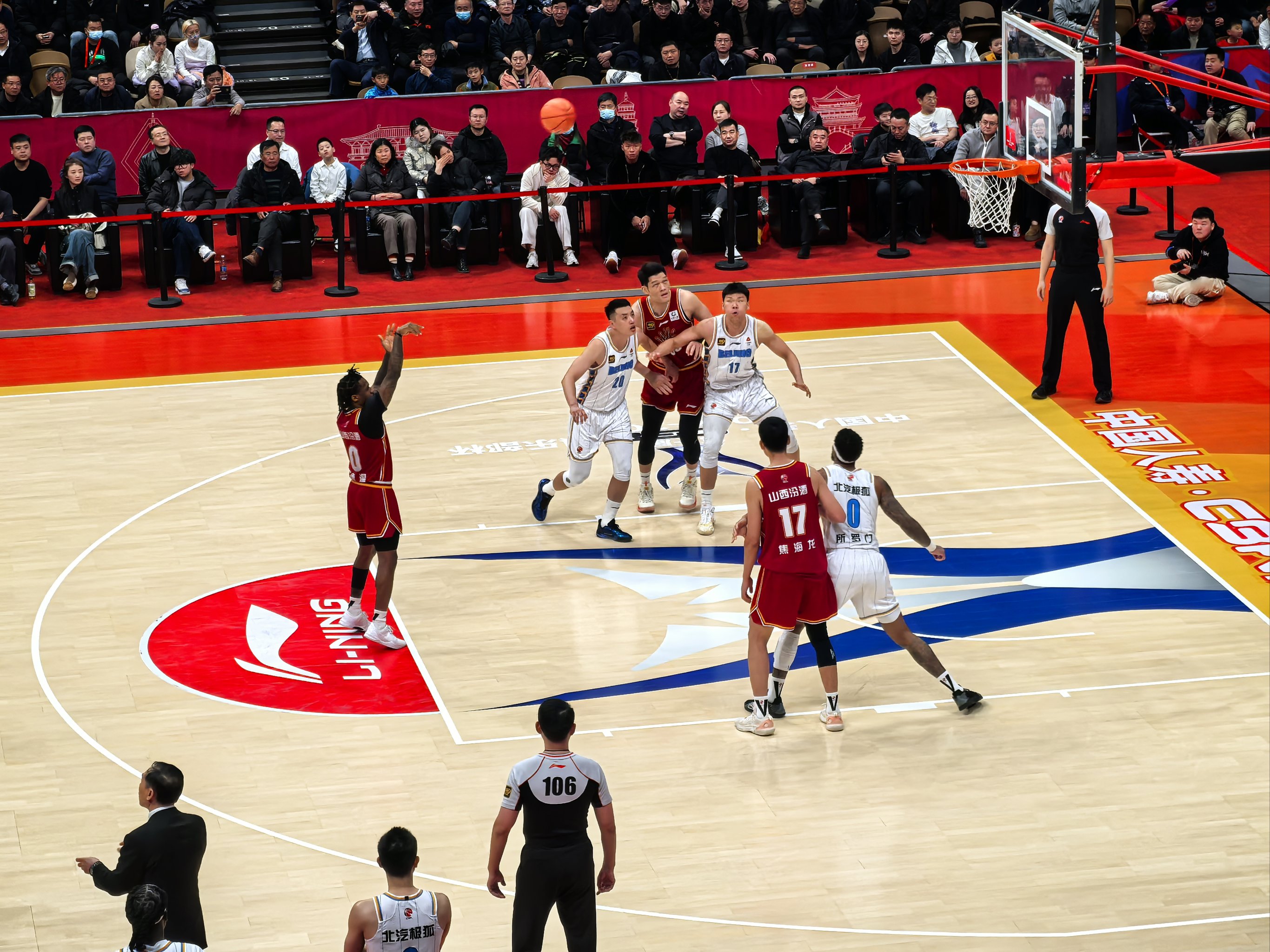 比赛精彩：场上对抗激烈可期的简单介绍