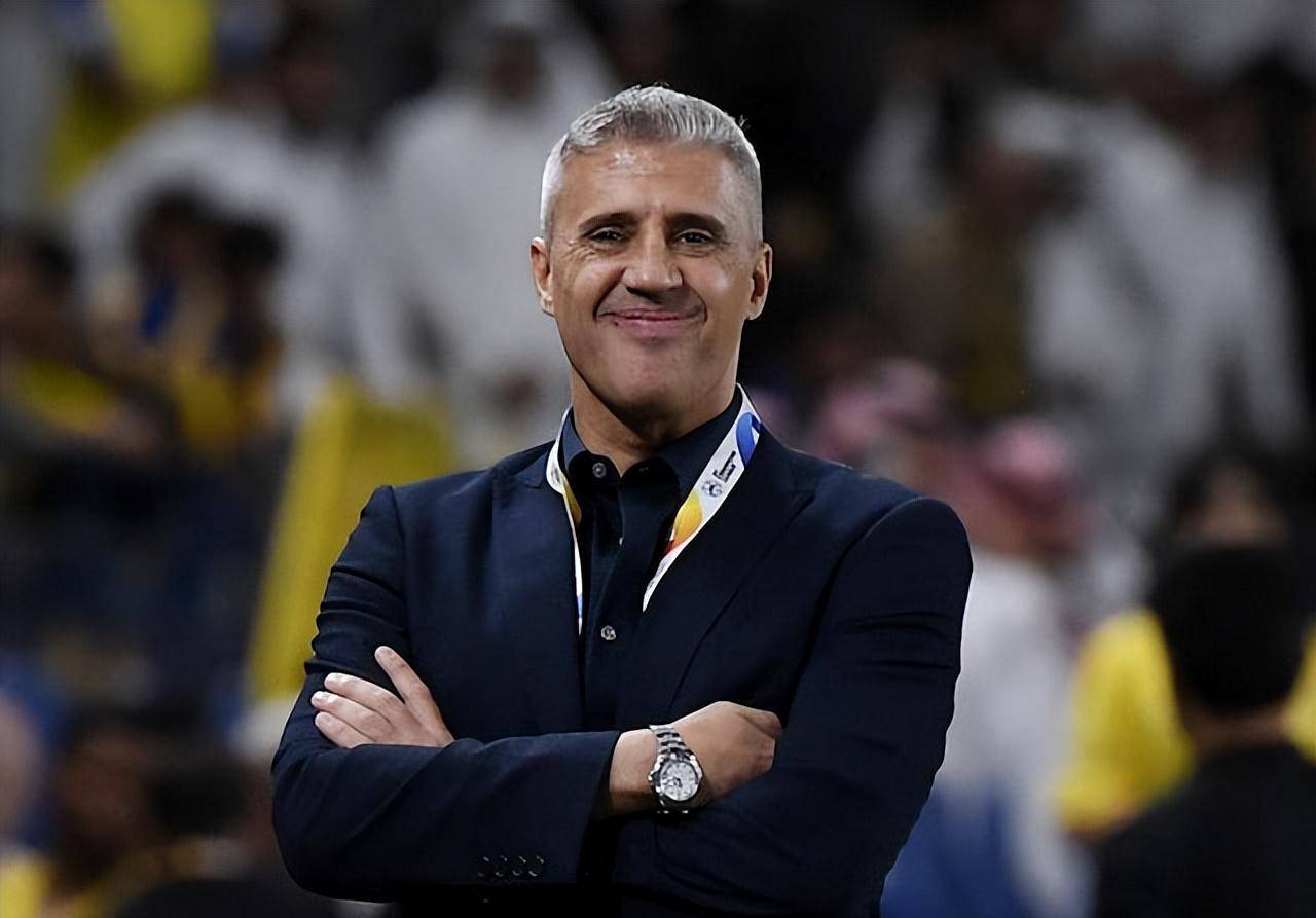 阿联酋球迷热情迎击亚冠赛事