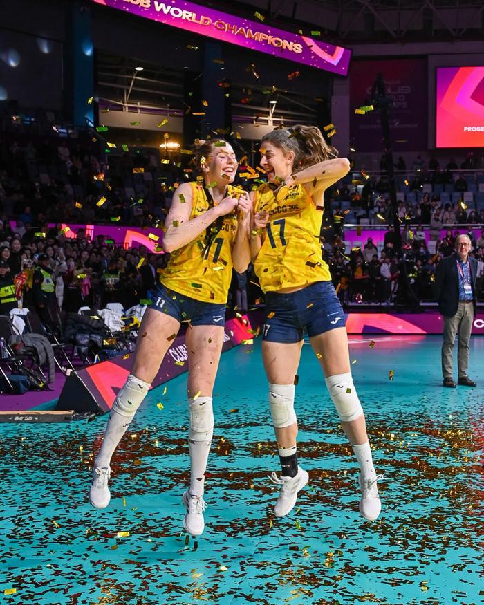 开云下载-比利时排球选手团结一致，夺得冠军