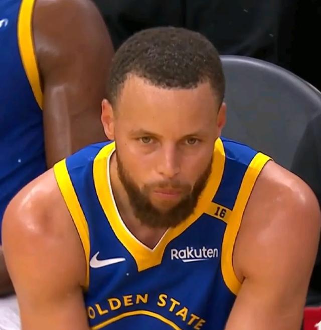 库里刷新季后赛纪录，三分命中无人能敌