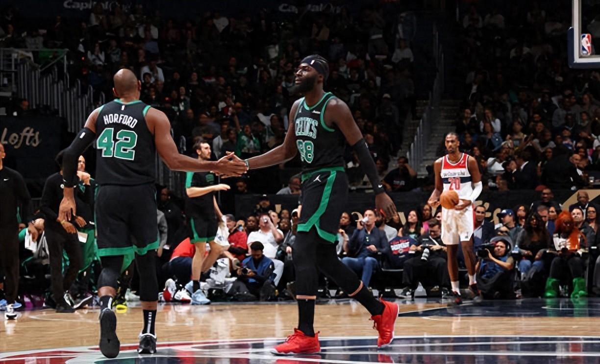 勇士攻防俱佳,轻取凯尔特人取得连胜 勇士攻防俱佳,轻取凯尔特人取得连胜