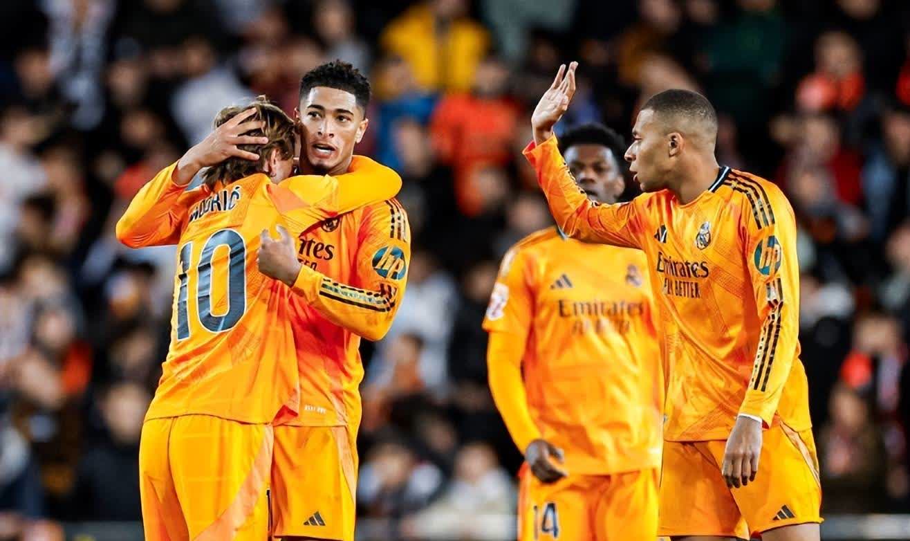 意大利足球联赛抢分大战频繁上演，强队连胜引关注