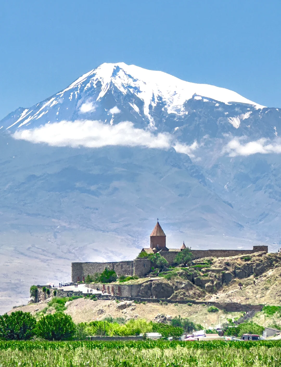 格鲁吉亚对阵亚美尼亚，争夺激烈