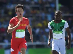 纳米比亚田径好手喜摘金牌，名扬天下