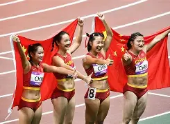 纳米比亚田径好手喜摘金牌，名扬天下