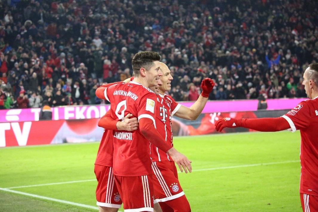 关于沙尔克紧追领头羊，表现出色的信息