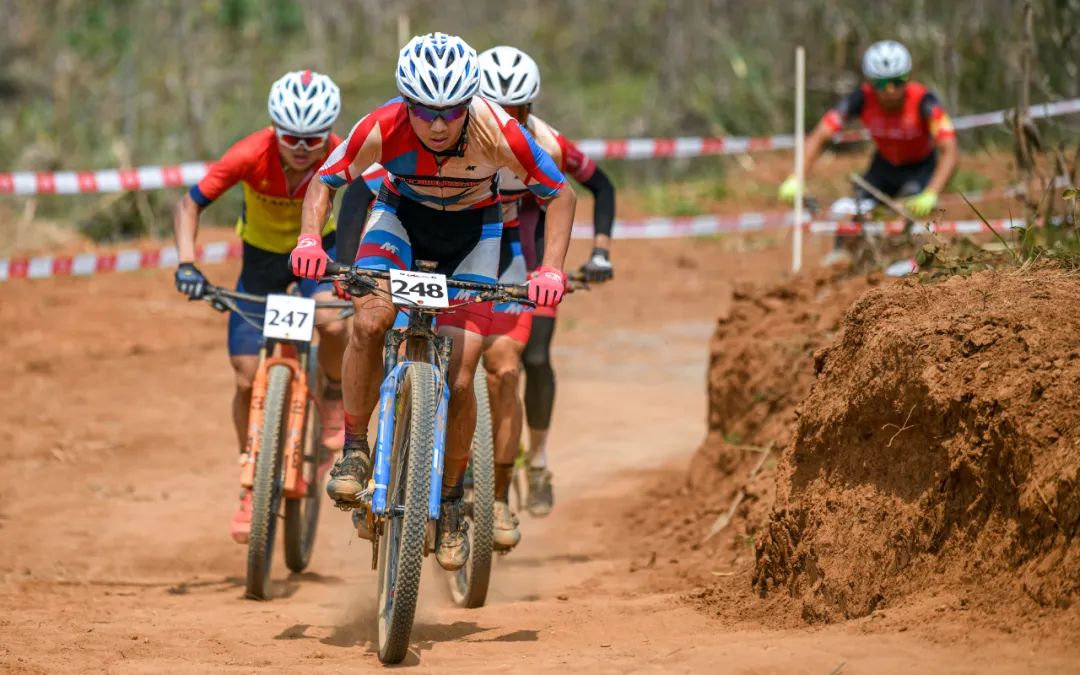 中国山地自行车选手夺下顶级赛冠军