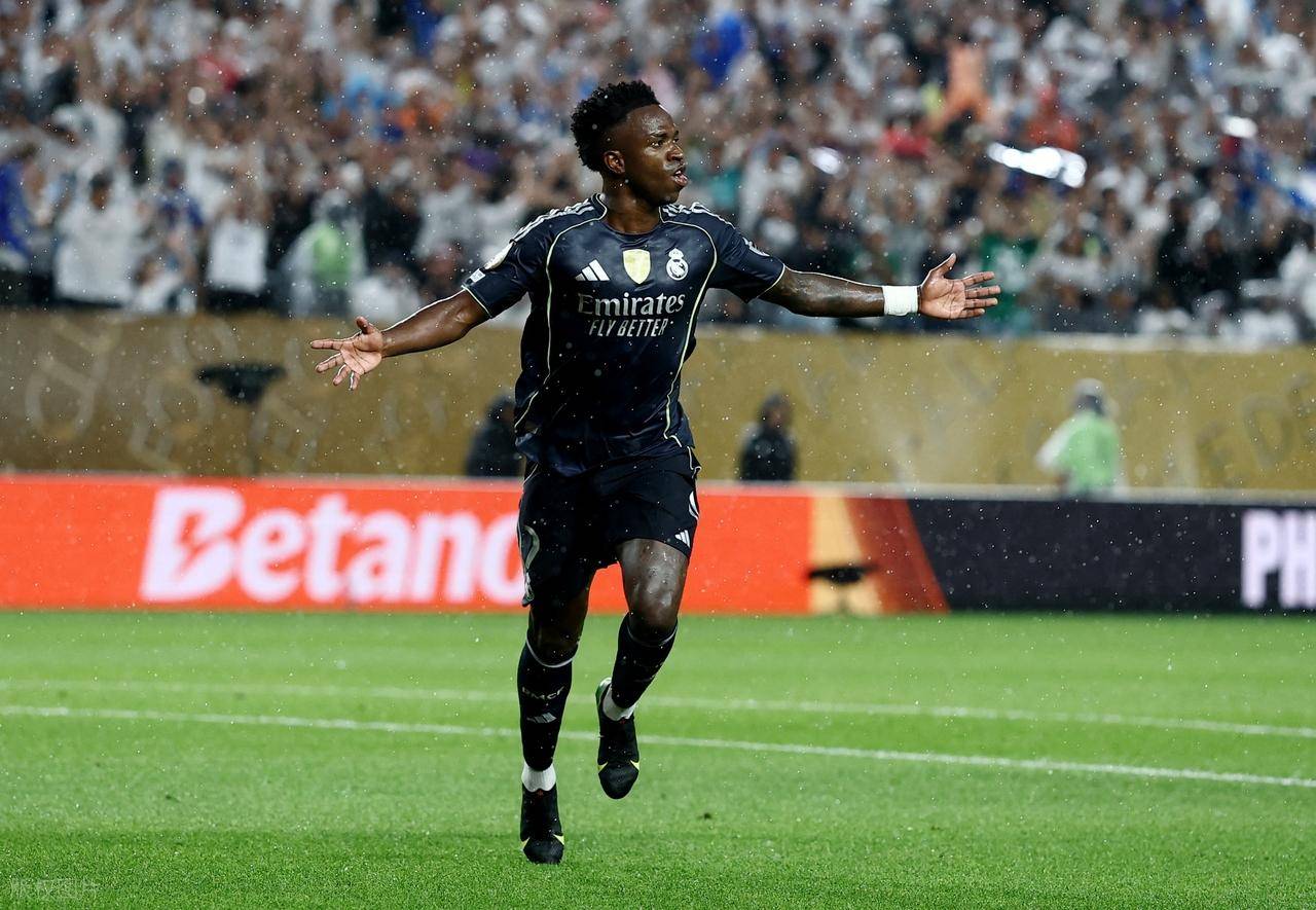 包含法国球队巴黎圣日耳曼遭遇不利情况，背靠背两连败的词条