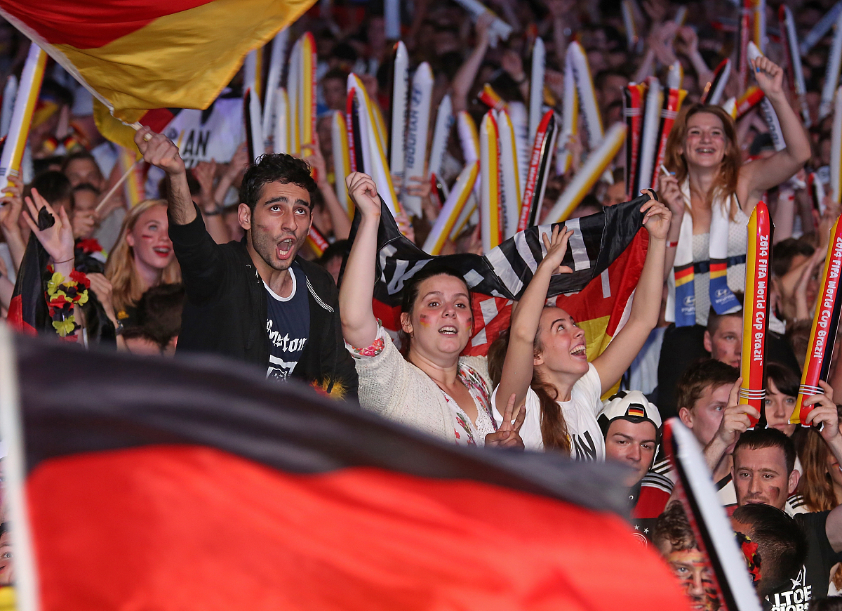 意大利胜利战胜墨西哥，备受瞩目的比赛赢得球迷彩