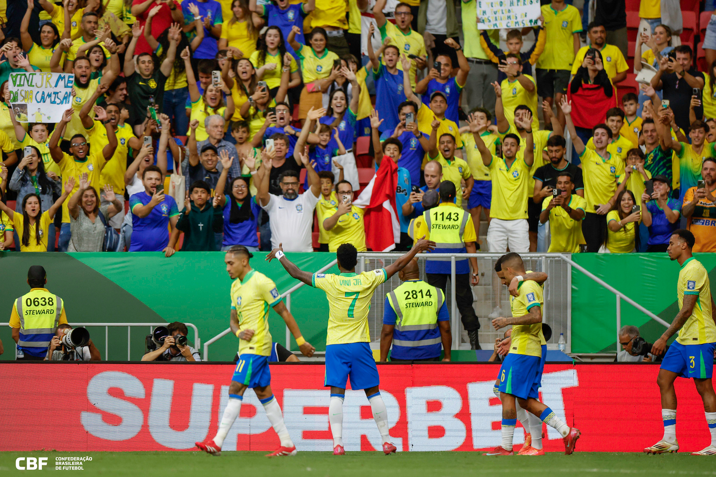 巴西足球队聚焦训练,备战半决赛 巴西足球队聚焦训练,备战半决赛