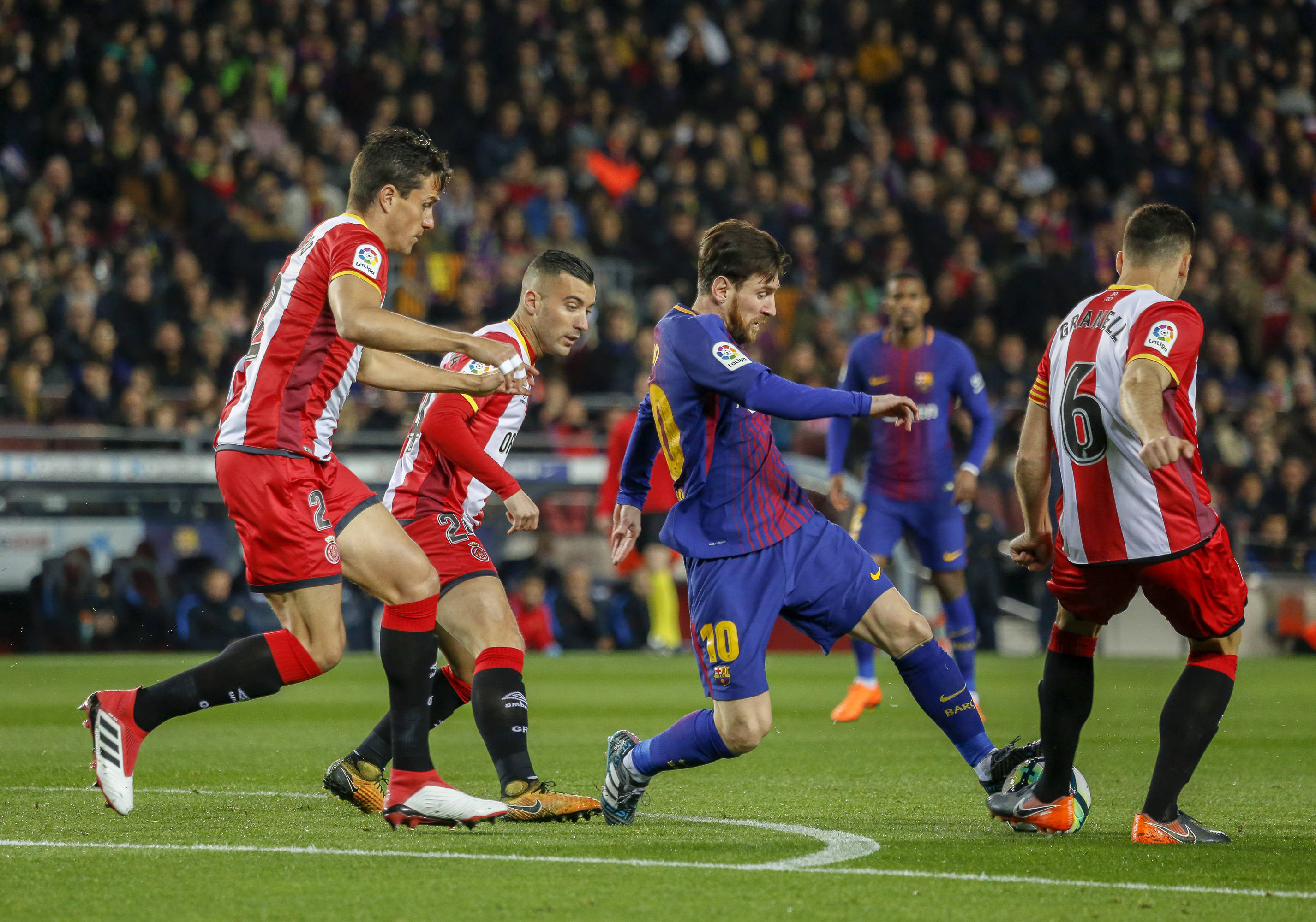 关于巴塞罗那客场逆袭，逆转对手反超积分榜的信息