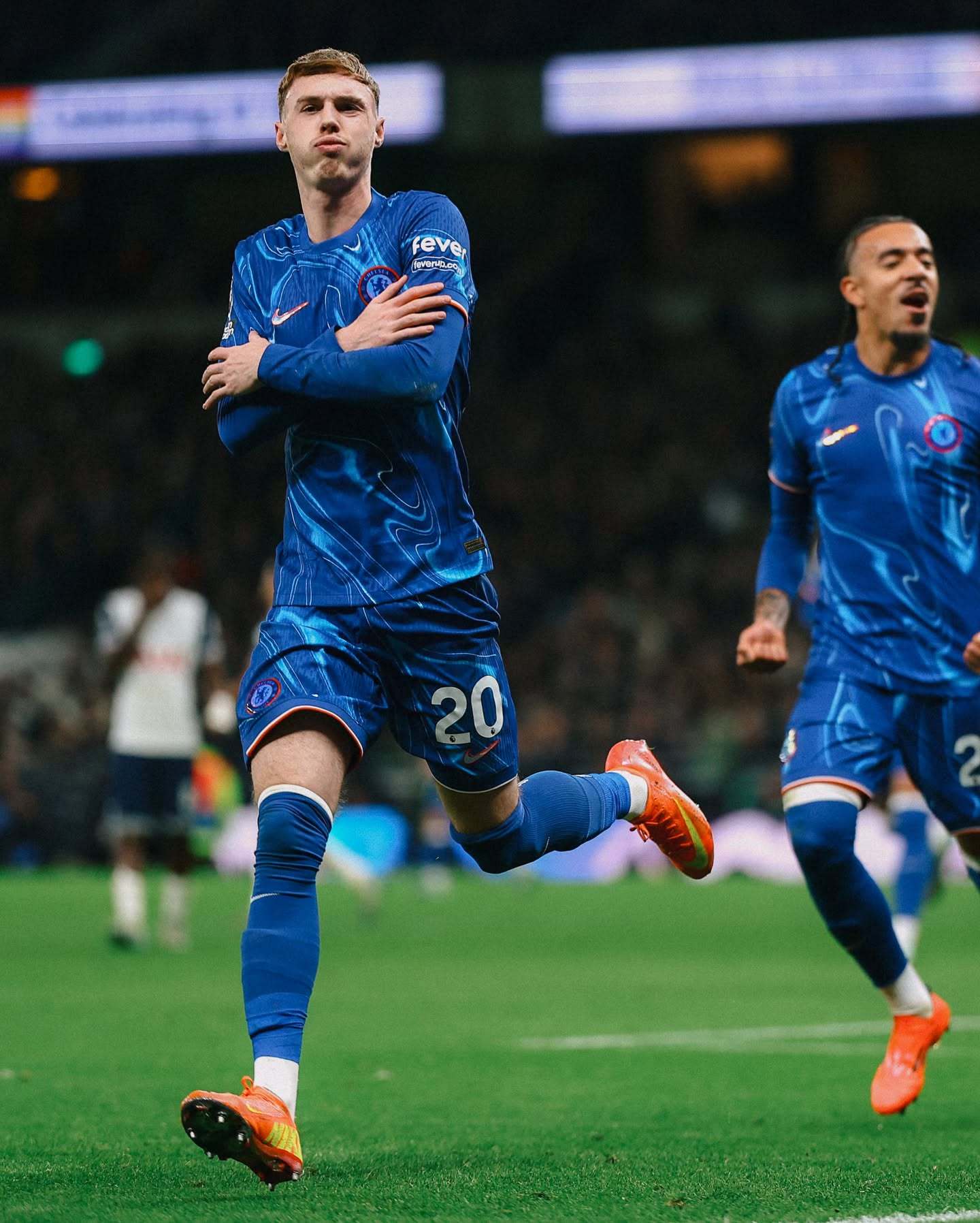 关于切尔西英勇奋战，力克对手夺冠的信息