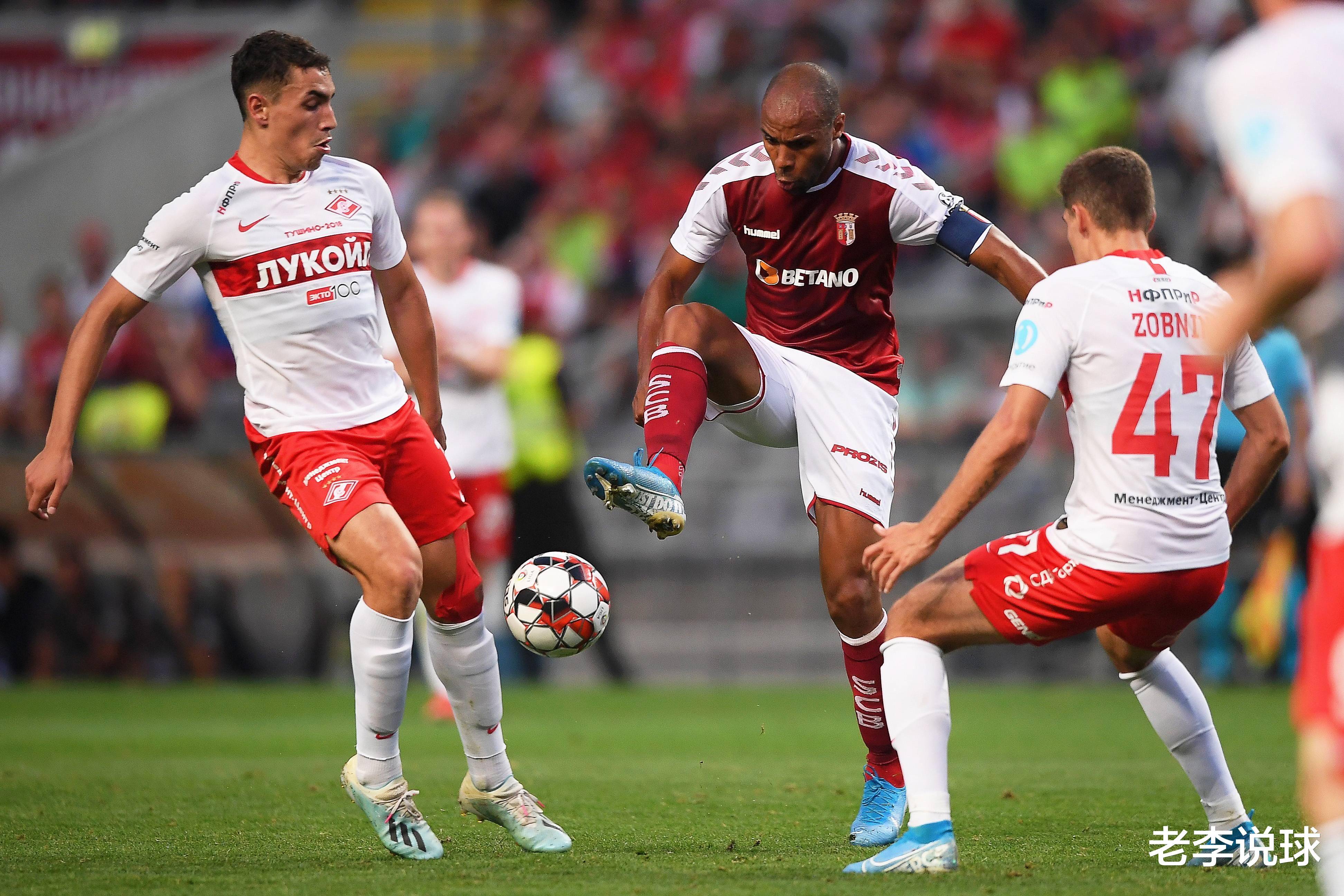 精彩的足球比赛引发球迷热议