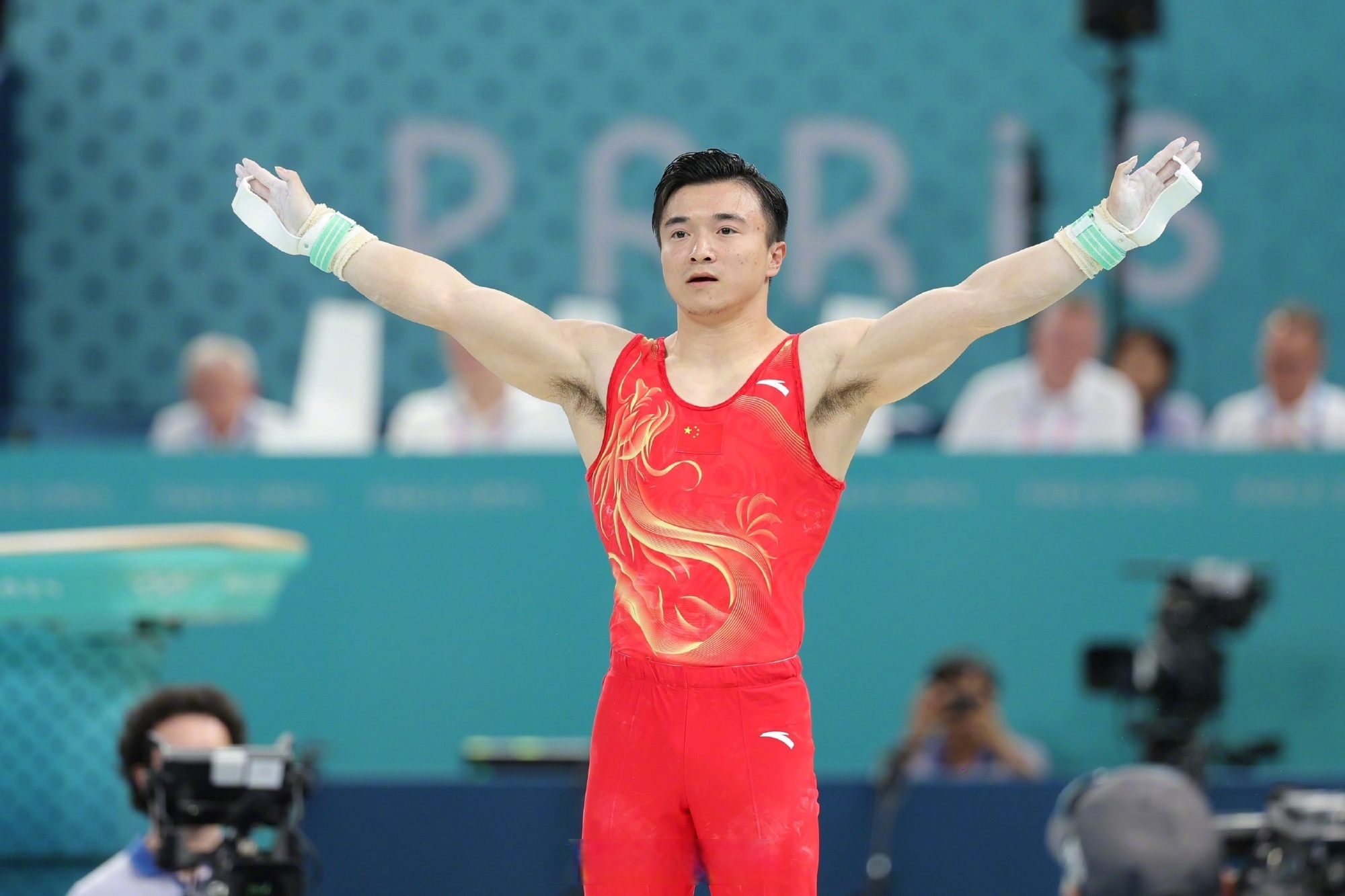 体操比赛战况激烈,选手势均力敌的简单介绍 体操比赛战况激烈,选手势均力敌的简单介绍