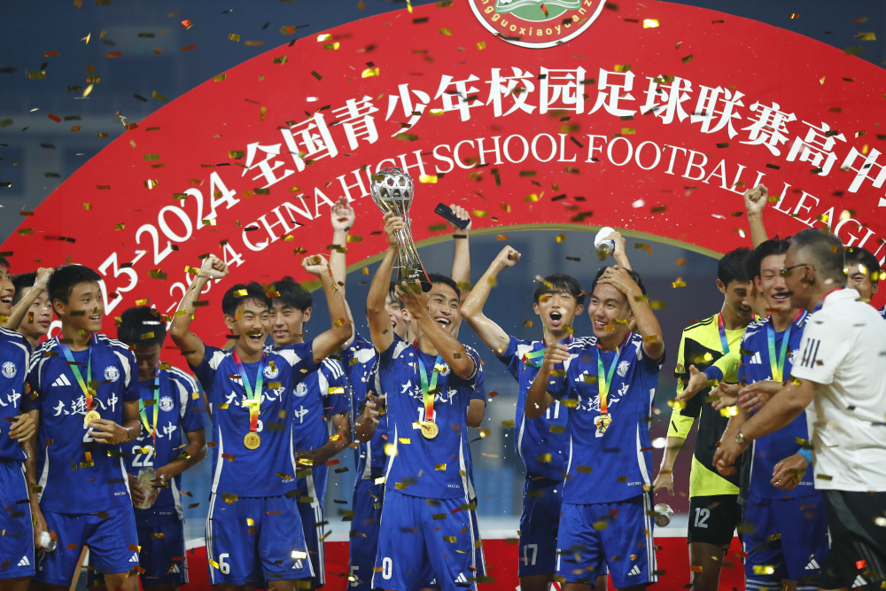 包含足球赛季激烈对抗，冠军梦想不可阻挡的词条