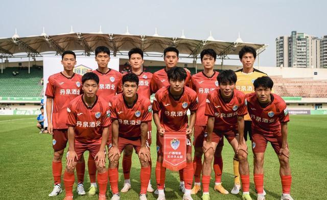 球队在最新比赛中取得连胜创造佳绩 球队在最新比赛中取得连胜创造佳绩