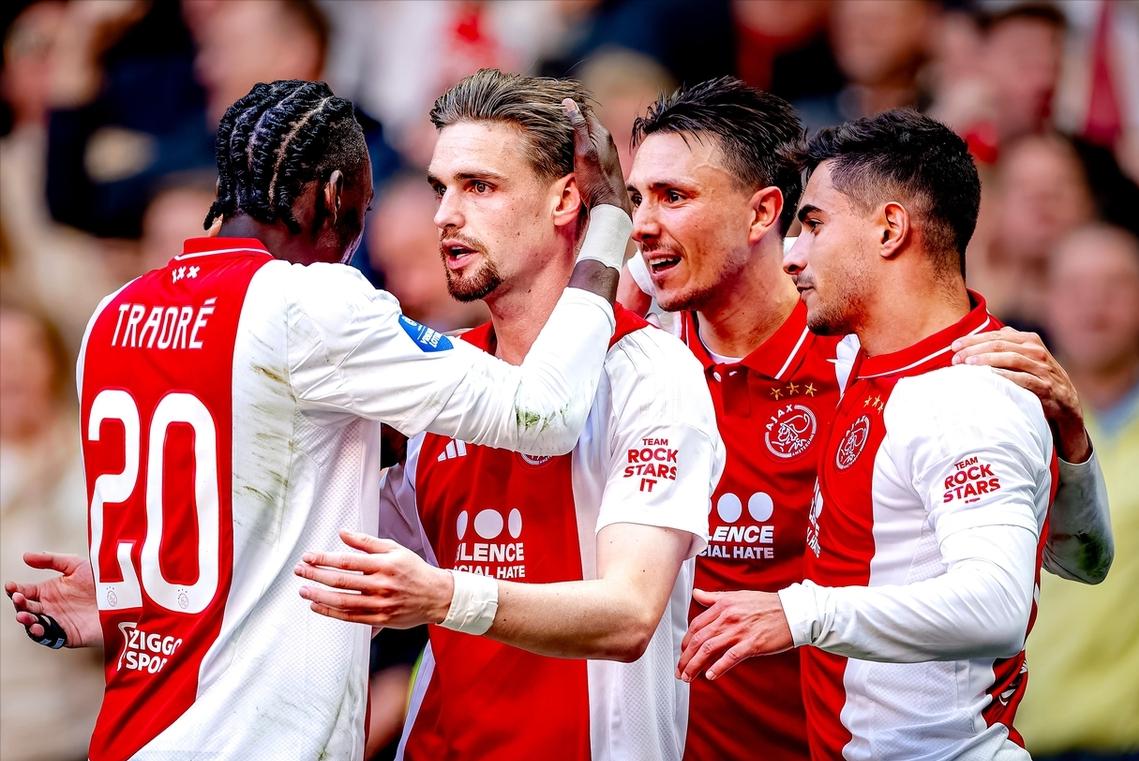 荷甲联赛：阿贾克斯险胜亚特兰大