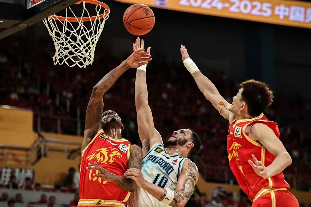 关于JDG险胜LGD，Meiko完成史诗逆转焦点之战四强赛，点燃全场激情的信息