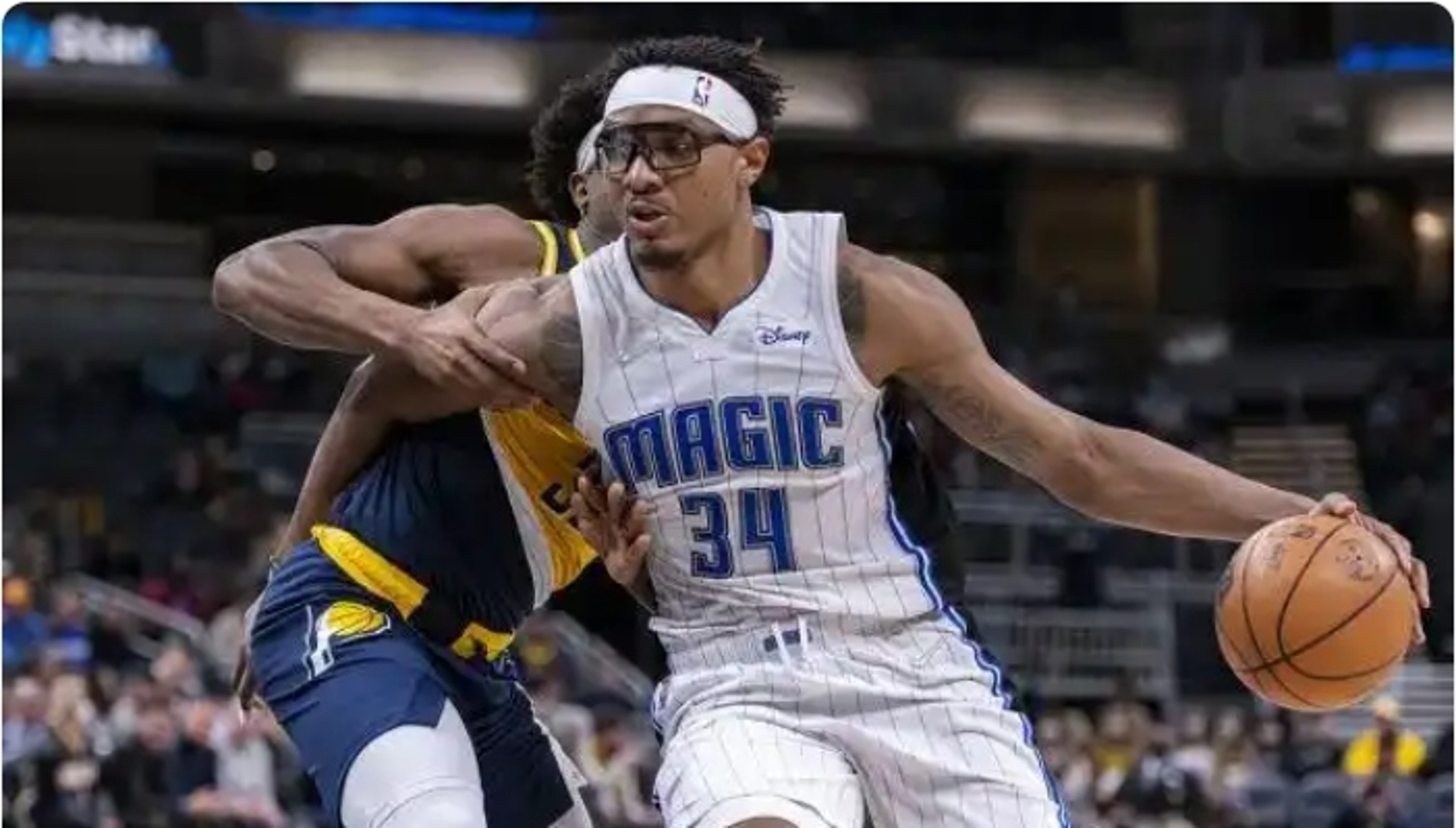 篮网队主场击败魔术队，东部稳居前列