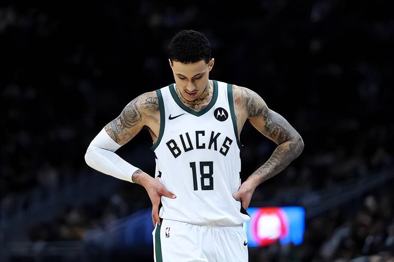 包含雄鹿队主帅称球队需要调整进攻策略的词条