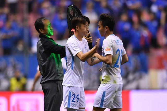 大连一方抢分成功，保持连胜势头