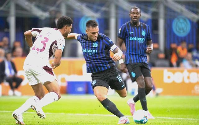 欧洲联赛冠军争夺激烈，球队实力均衡