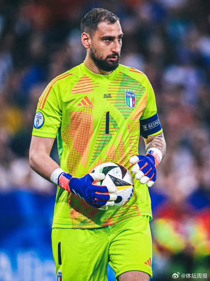 AC米兰门将唐纳鲁马保护球门如铁桶，帮助球队零封对手