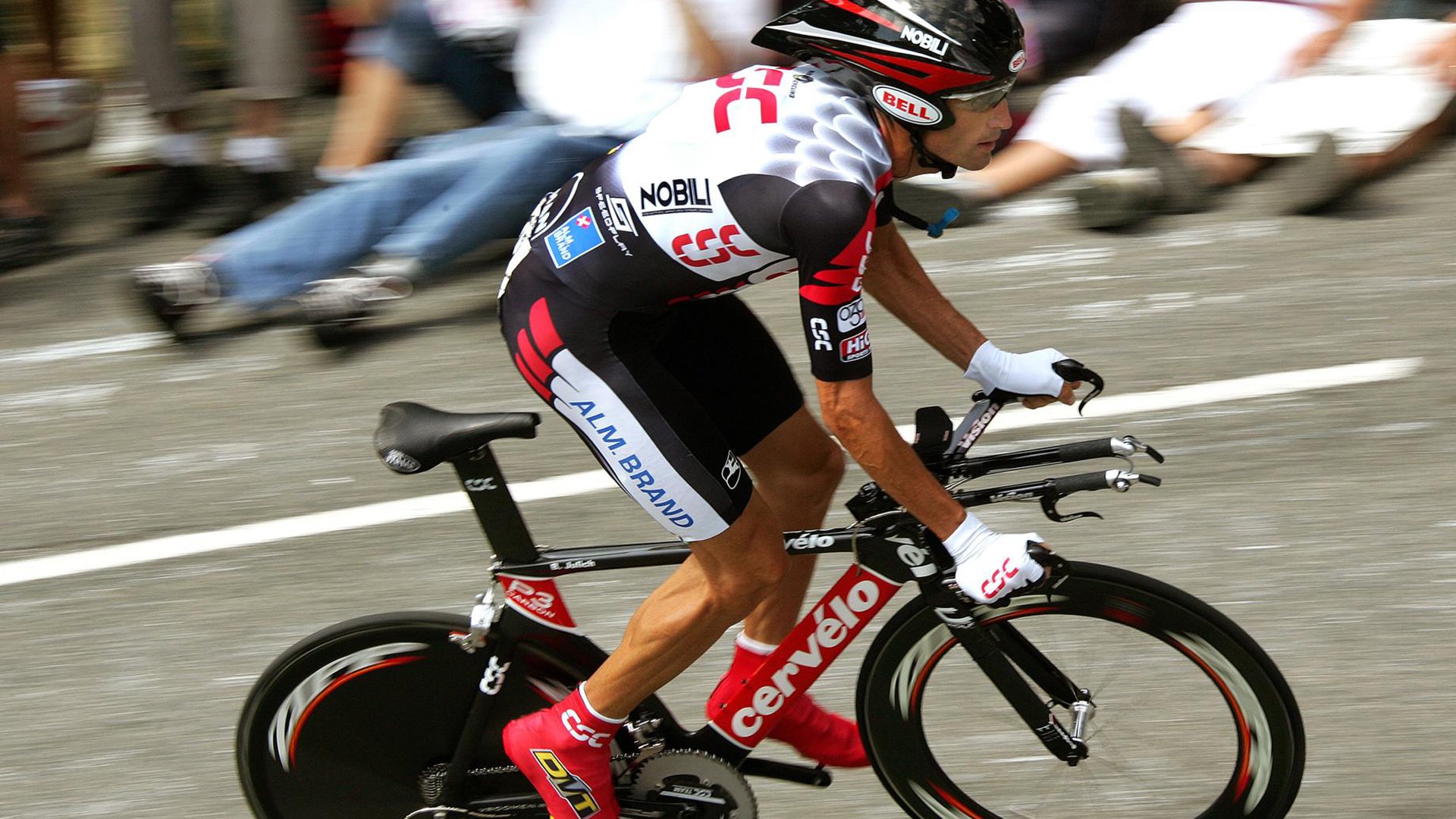 开云官网-跨越次元的篮球对决，福建队横扫爵士，麦科勒姆三分雨刷新历史纪录