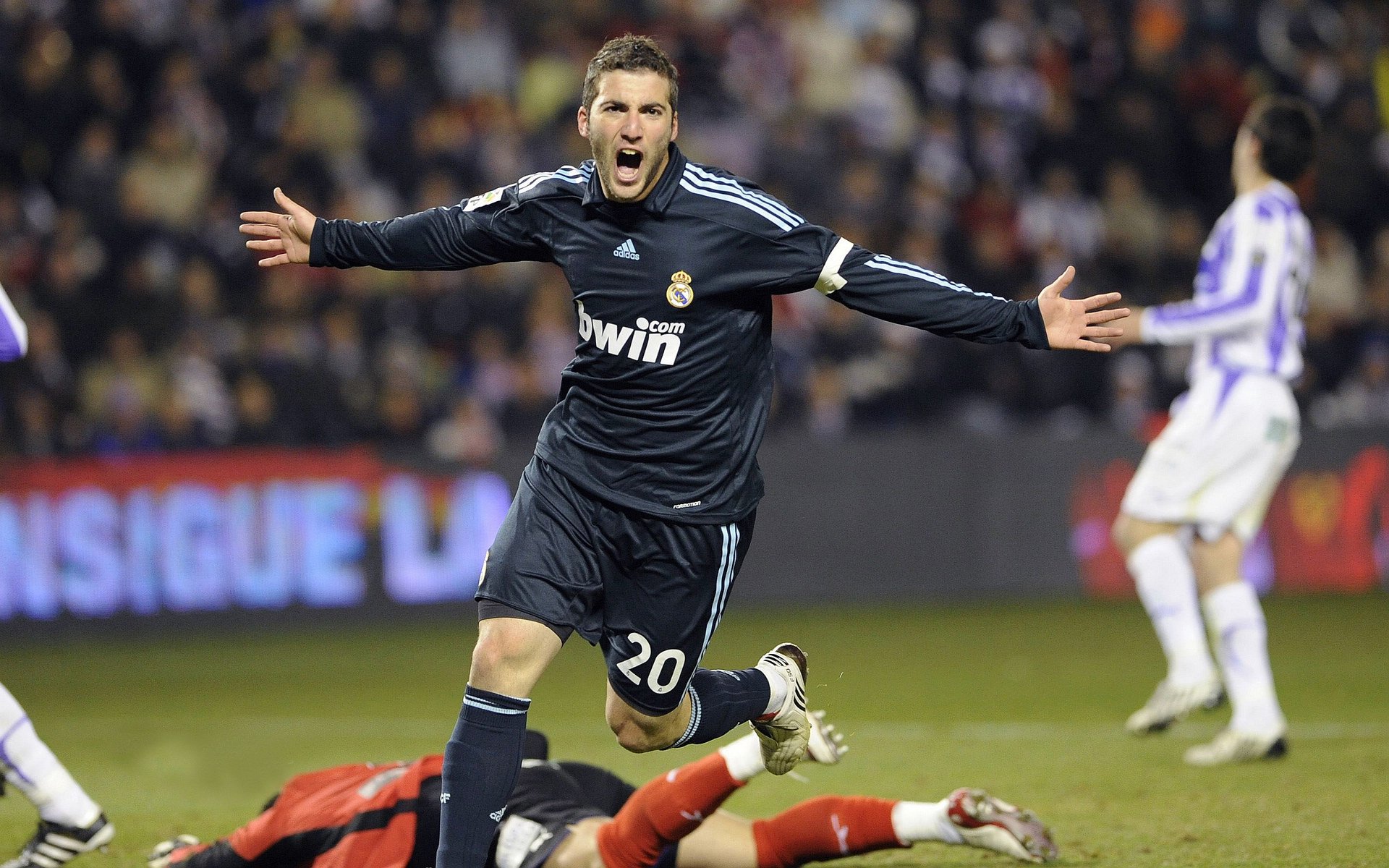 逆转之火，当库尔图瓦点燃马赛的希腊之夜